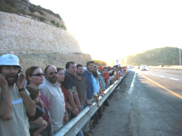 A portion of the human chain.  (Arutz Sheva)