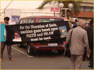 Banner: 'for the liberation of Quds, machine-guns based upon FAITH and ISLAM must be used.'  (ICARE web site)