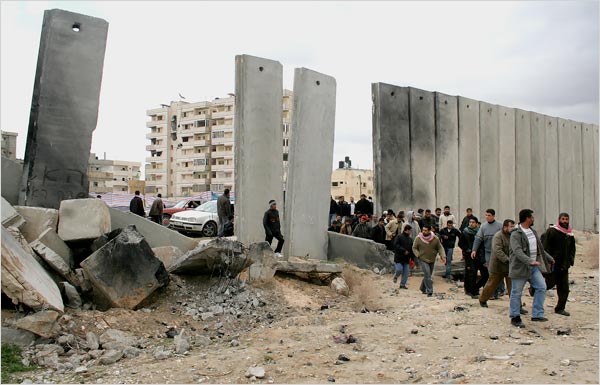 Palestinians breaking through the Egyptian apartheid wall. (AP)